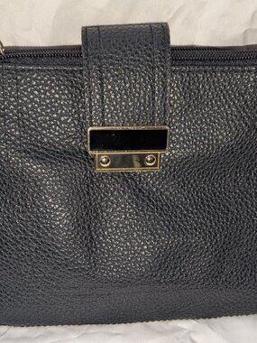 Black crossbody purse (unbranded)